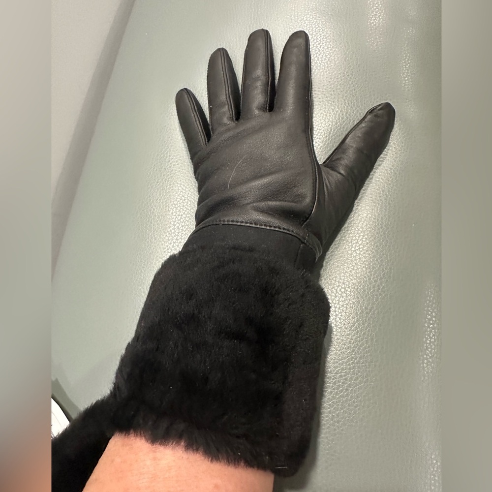 UGG Black Leather Shearling Gloves - Picture 5 of 7